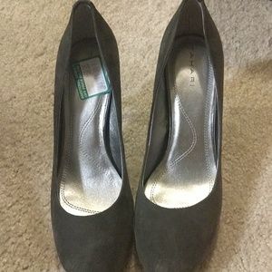 Tahari grey heels